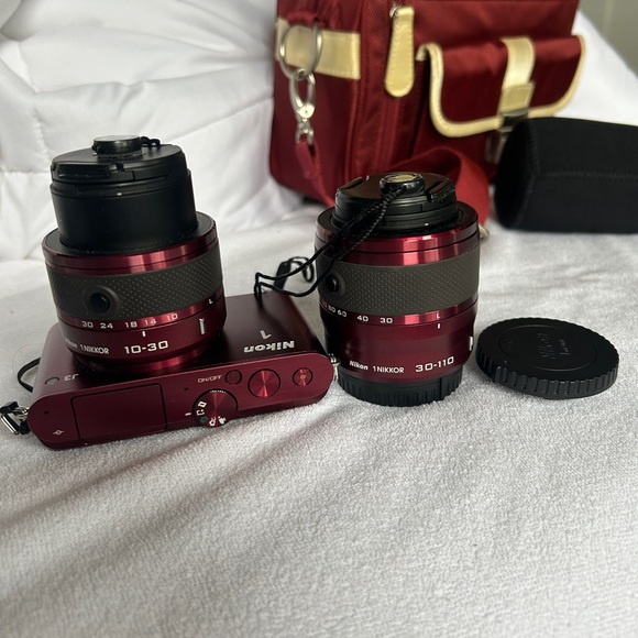 Nikon J3 maroon camera with additional lens - Picture 2 of 9